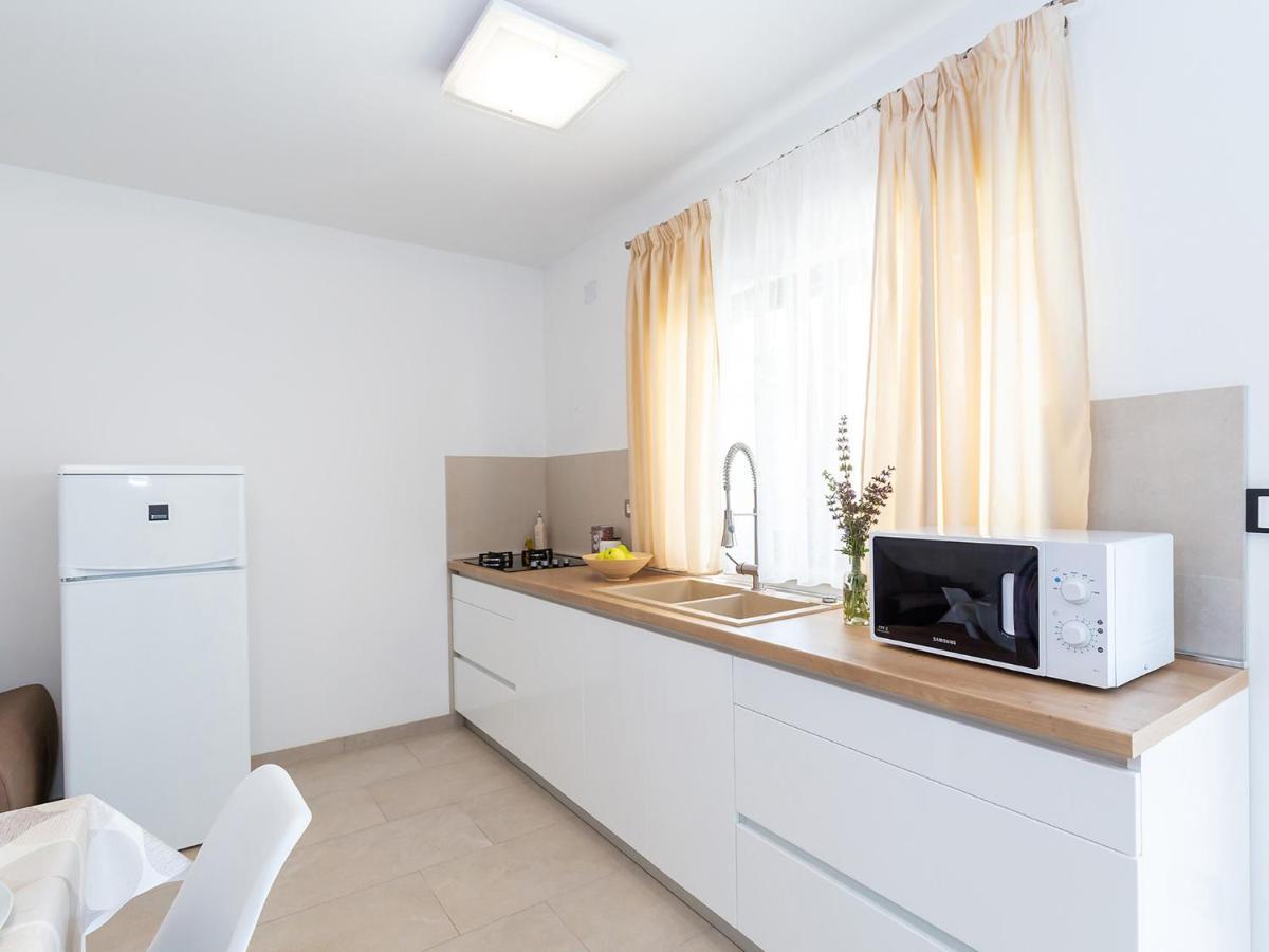 Villa Gioia Apartment With Terrace Porec Bagian luar foto