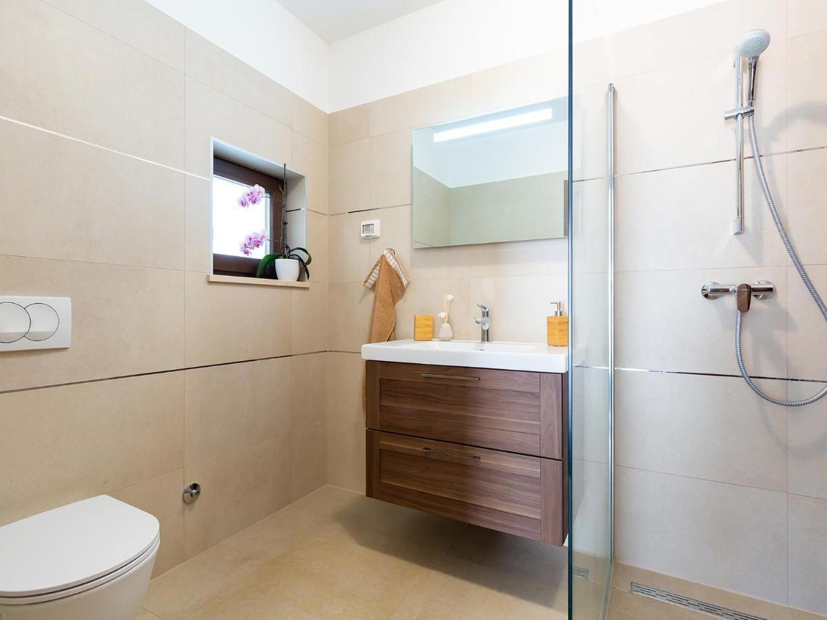Villa Gioia Apartment With Terrace Porec Bagian luar foto