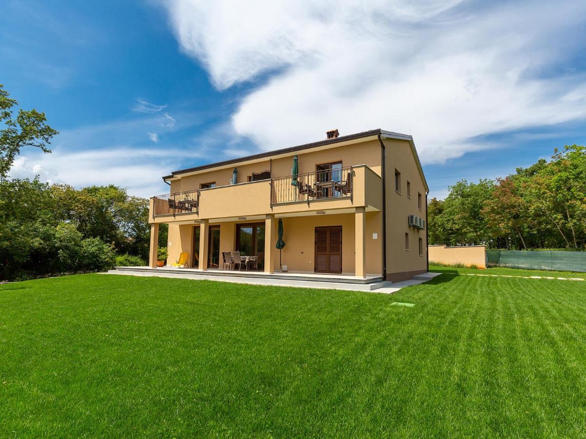Villa Gioia Apartment With Terrace Porec Bagian luar foto
